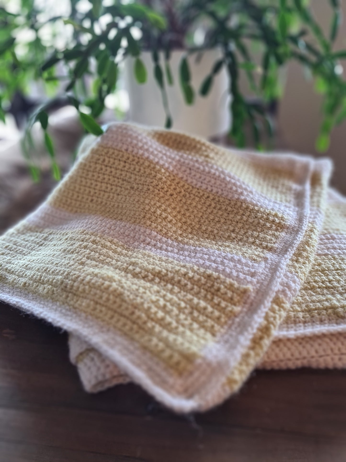 Baby's Cot or single bed blanket